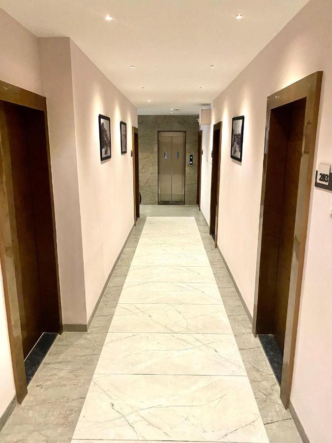 Apartment Mumbai House-lig Behind Chl Hospital Indore
