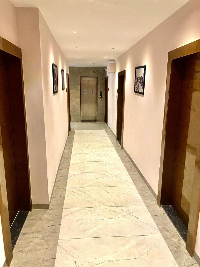 Mumbai House-lig Behind Chl Hospital Indore
