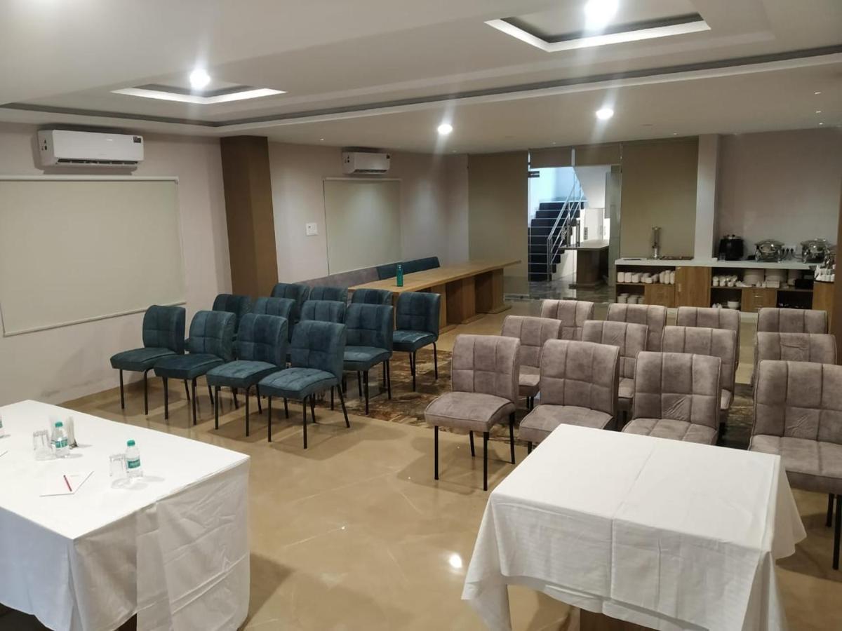 Mumbai House-lig Behind Chl Hospital Apartment Indore